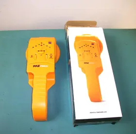 PMD24 PYLE Handheld Stud Voltage Detector Led Audible Alerts
